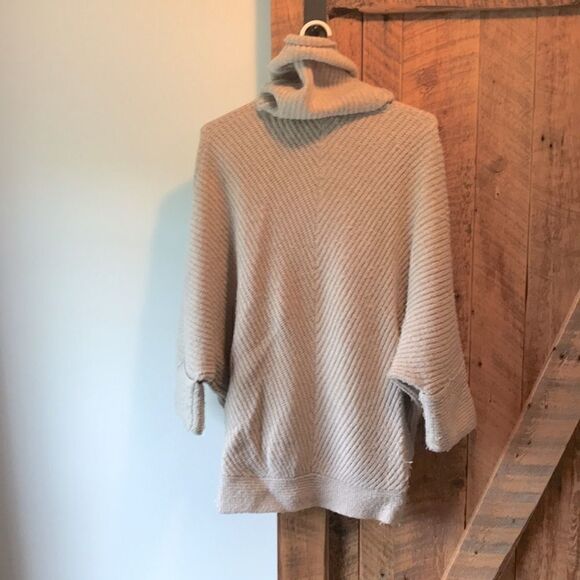 BCBGMAXAZRIA knitted sweater - Picture 3 of 8